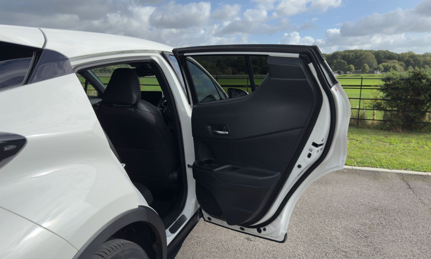 2022 Toyota C-HR 1.8 Hybrid Design 5dr CVT for sale at Hofmanns