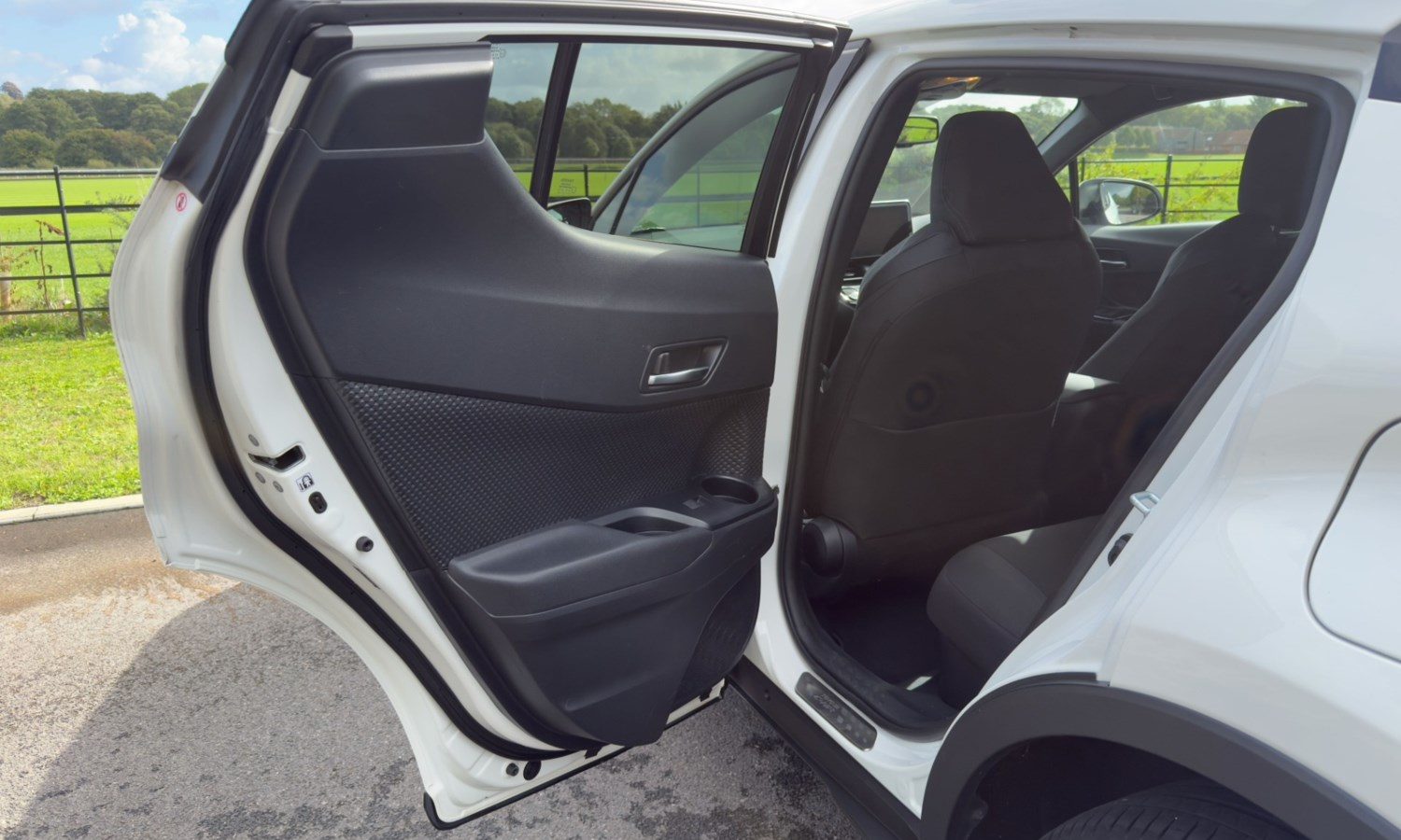 2022 Toyota C-HR 1.8 Hybrid Design 5dr CVT for sale at Hofmanns