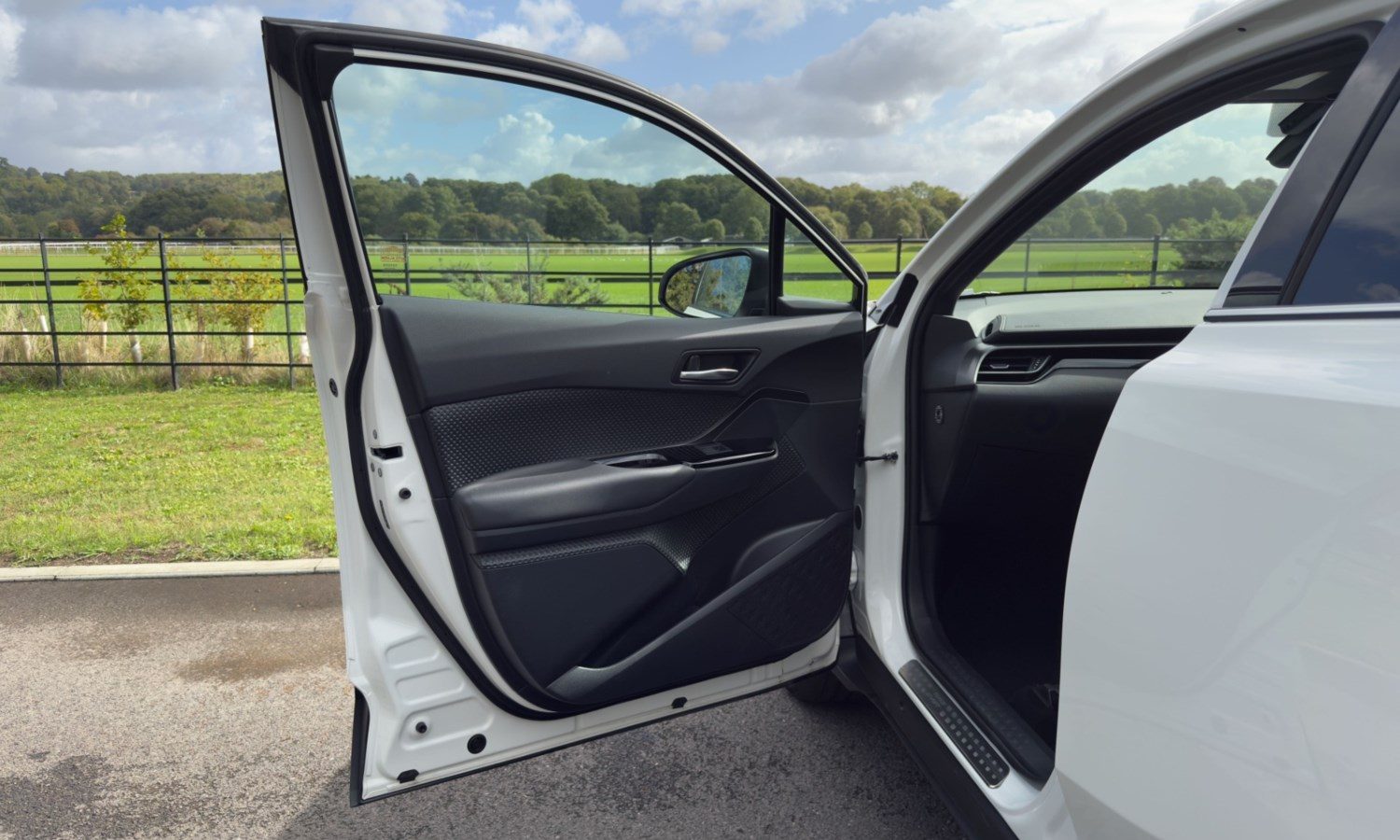 2022 Toyota C-HR 1.8 Hybrid Design 5dr CVT for sale at Hofmanns