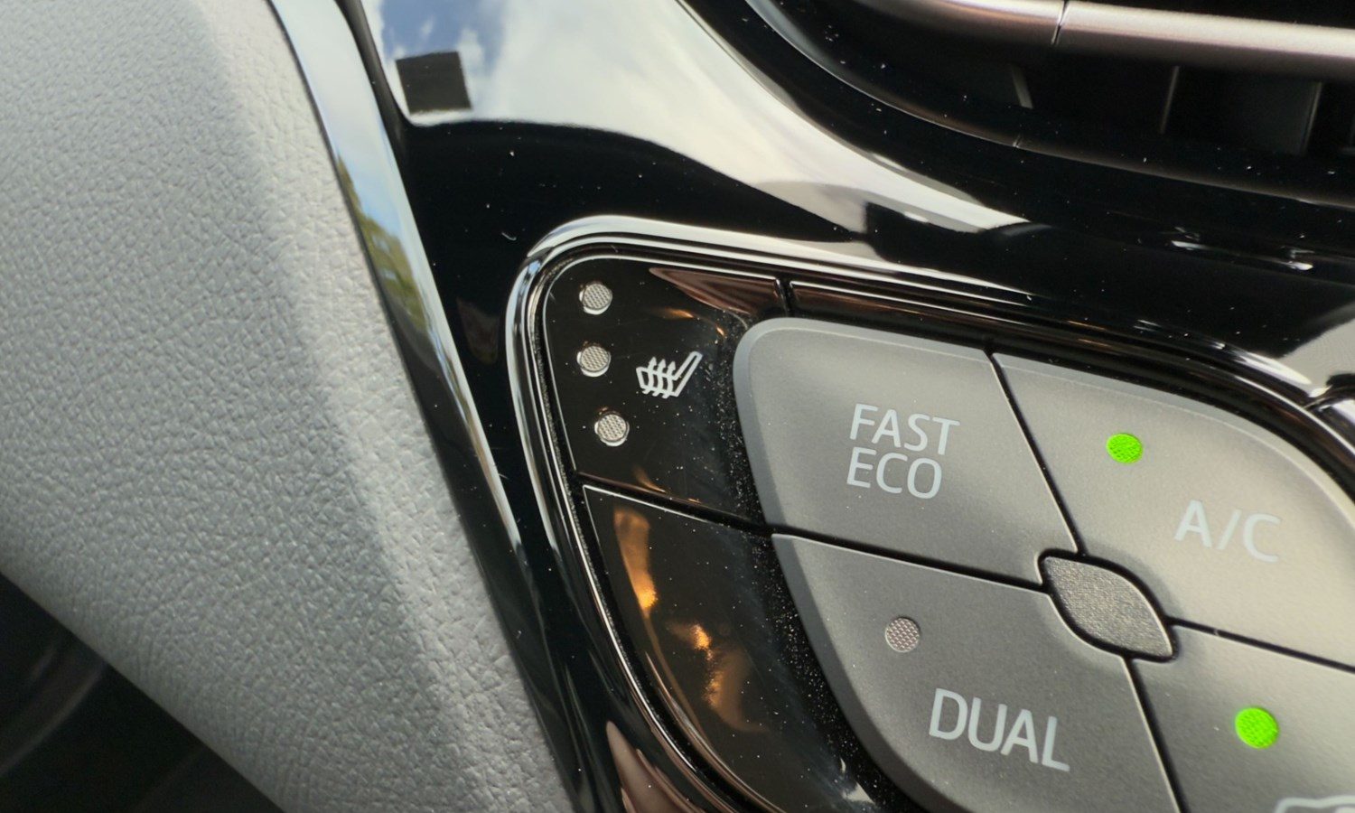 2022 Toyota C-HR 1.8 Hybrid Design 5dr CVT for sale at Hofmanns