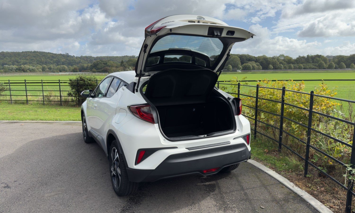 2022 Toyota C-HR 1.8 Hybrid Design 5dr CVT for sale at Hofmanns