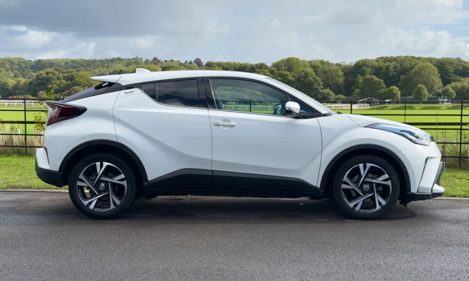 2022 Toyota C-HR 1.8 Hybrid Design 5dr CVT for sale at Hofmanns