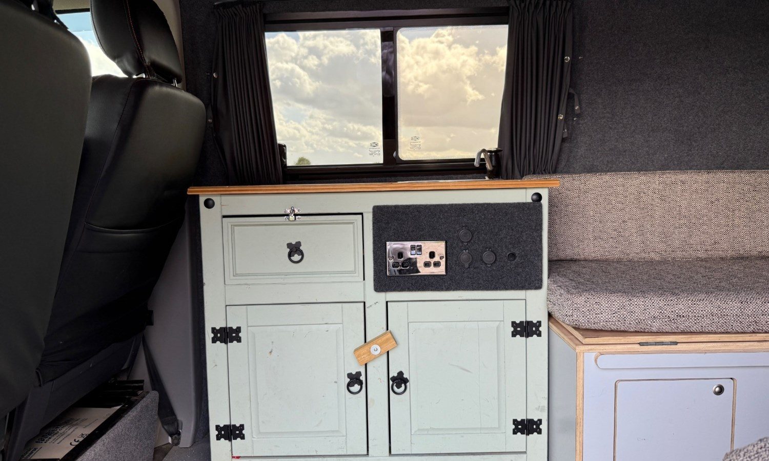 2015 Volkswagen Transporter 2.0 TDI 102PS Highline Van for sale at Hofmanns