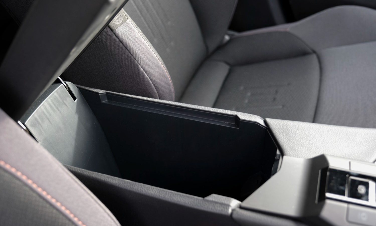 2024 Toyota C-HR 1.8 Hybrid Design 5dr CVT for sale at Hofmanns