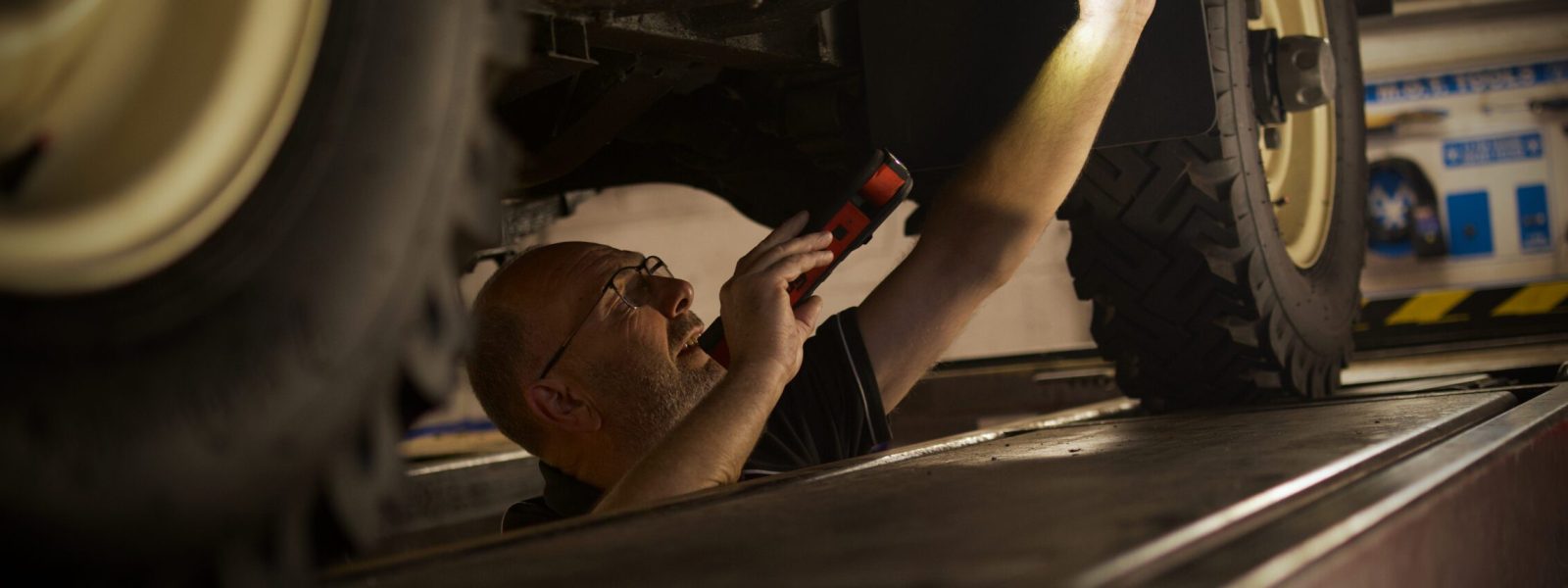 LandRover_Header-scaled-1